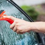 como-limpiar-los-cristales-del-carro