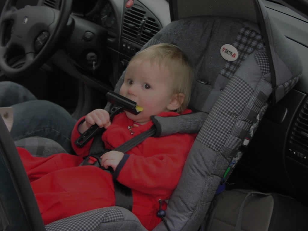 a que edad pueden ir en el asiento de copiloto los niños