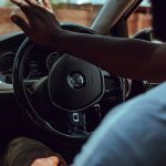 9 razones por las que mi auto hace ruido cuando gira