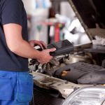 ¿Por qué está vibrando mi auto? 6 razones más comunes